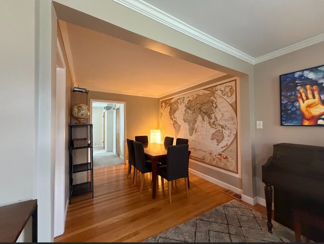 Building Photo - 5540 Fairview Ave