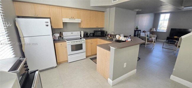 Building Photo - 2945 NE 185th St