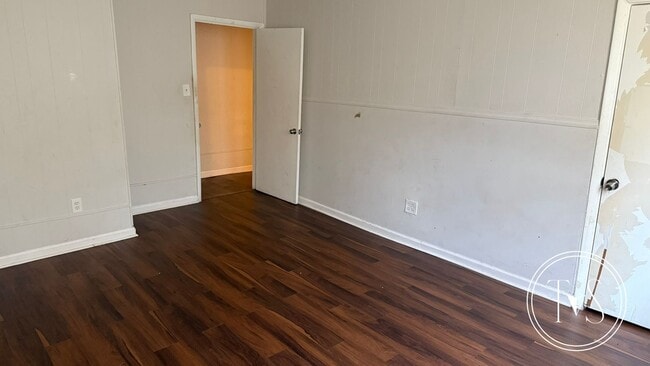 Building Photo - 1011 W 53rd St