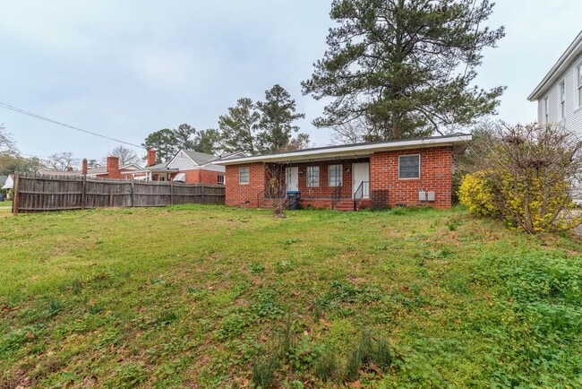 Building Photo - SECTION 8 ACCEPTED! - Cozy 2-Bedroom Home in Prime Augusta Location
