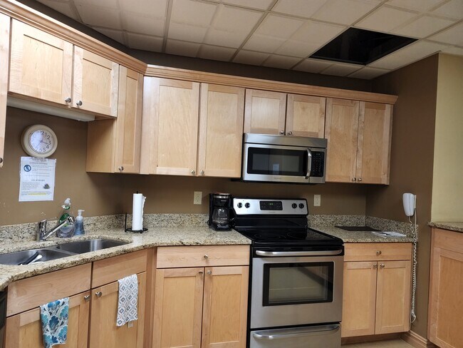 Party room kitchen - 6500 Woodlake Dr