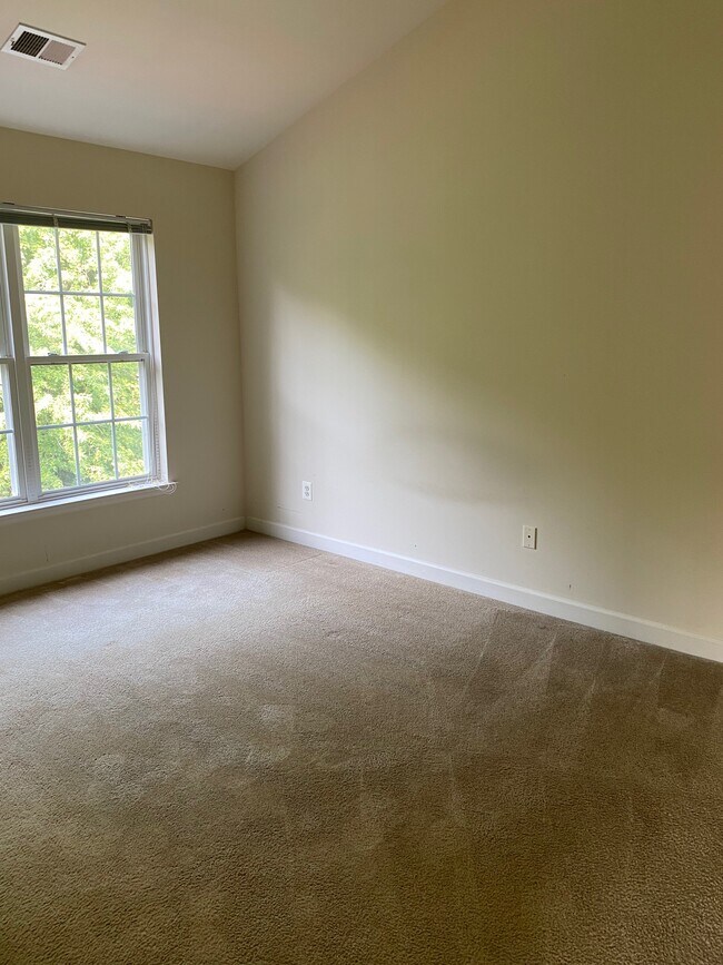 Building Photo - 14236 Madrigal Dr