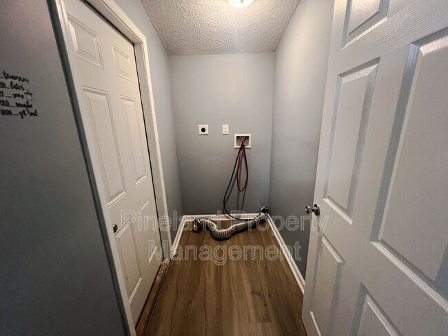 Building Photo - 6412 Rockford Dr