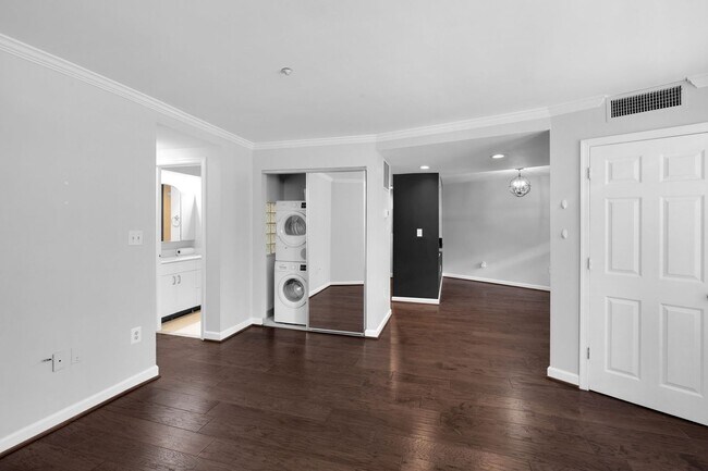Building Photo - Spacious 1 Bedroom unit in Adams Morgan area
