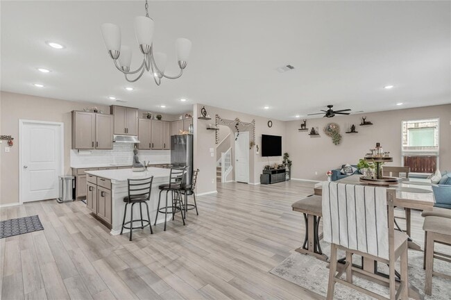 Building Photo - 520 Ayinger Ln