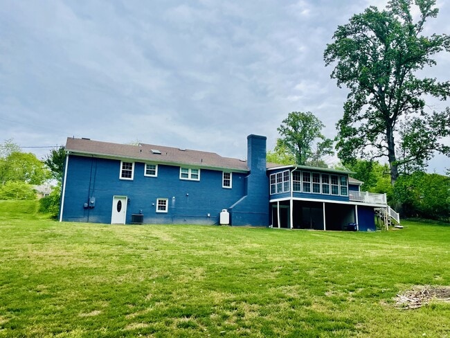 Building Photo - 190 Westridge Cir