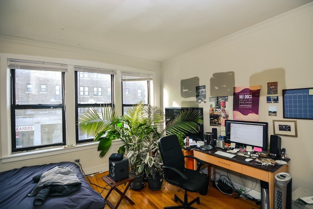 Building Photo - 1559 W Pratt Blvd