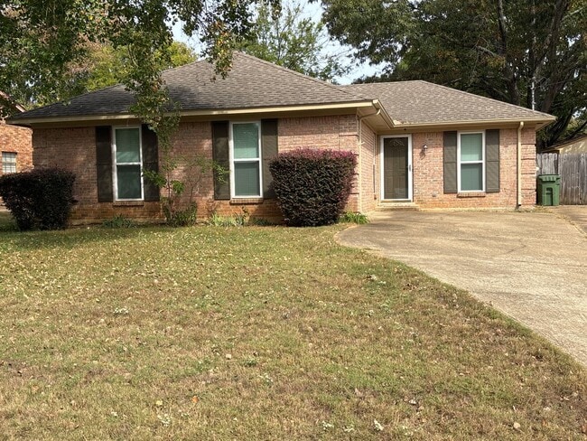 Building Photo - Charming home!