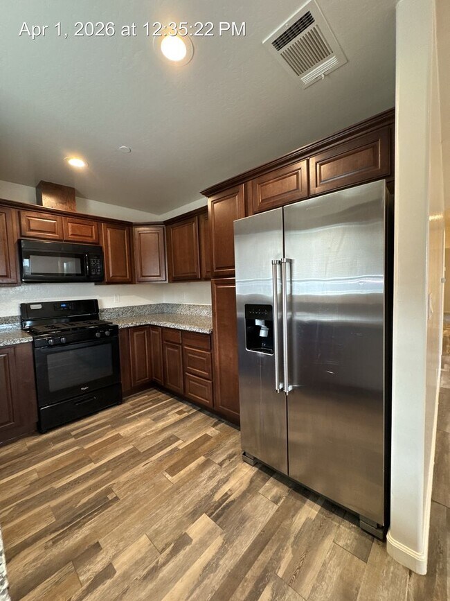 Building Photo - Charming 4 Bedroom House For Rent!!