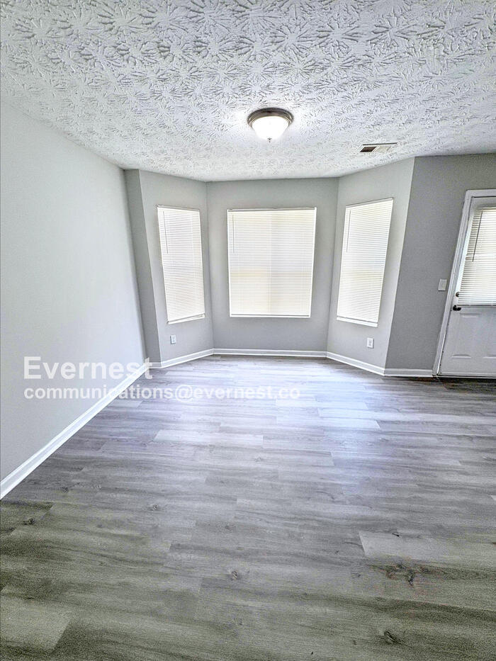 Building Photo - 2002 Grove Way