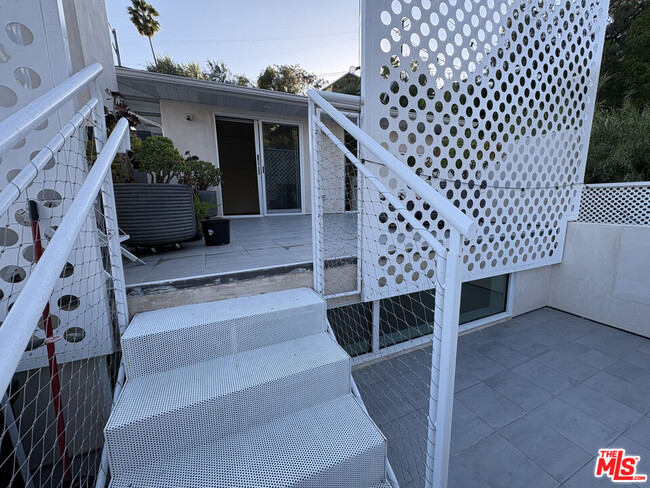 Building Photo - 444 W Avenue 37