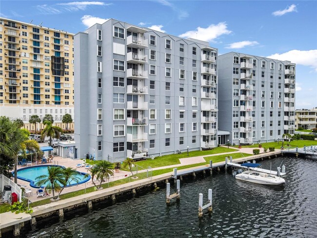 Building Photo - 430 Golden Isles Dr