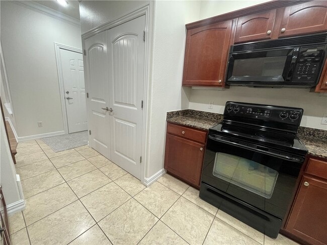 Building Photo - 2814 Vly W Ct