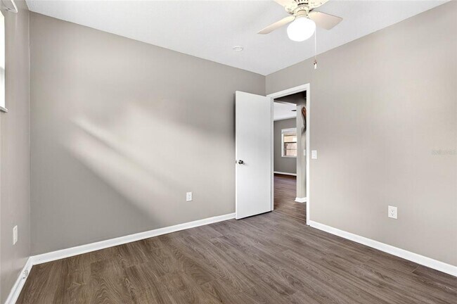 Building Photo - 3423 SW 27th St