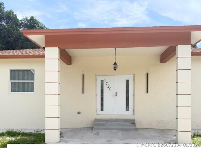 Building Photo - 1720 NW 15th Terrace