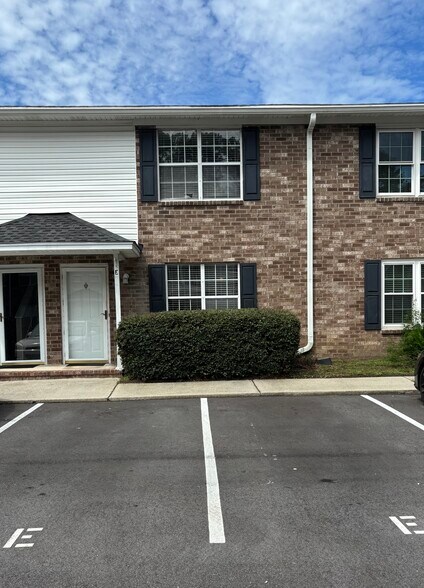 Building Photo - 2040 Rondo St