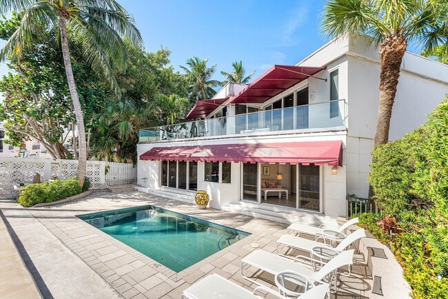 Building Photo - 811 Palm Trail