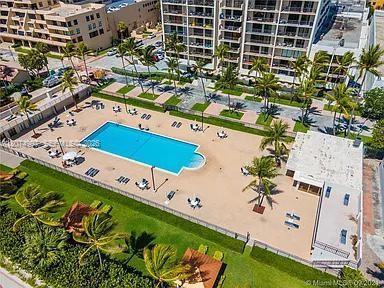 Building Photo - 2625 Collins Ave