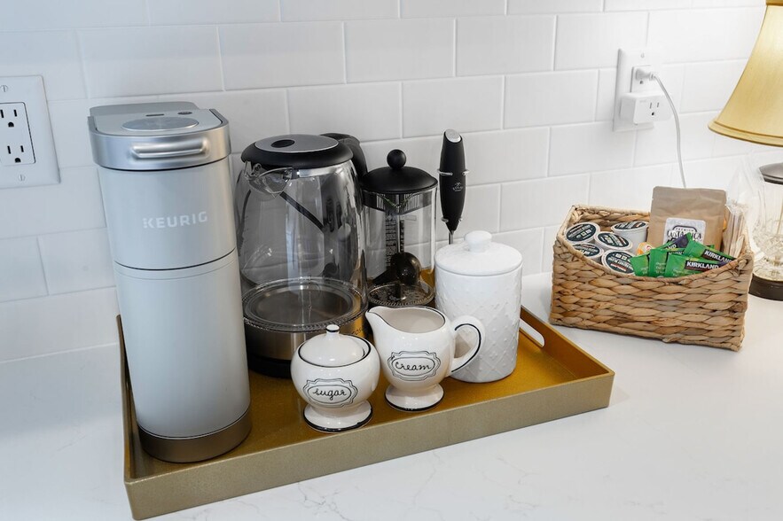 Building Photo - 4404 37th Ave SW