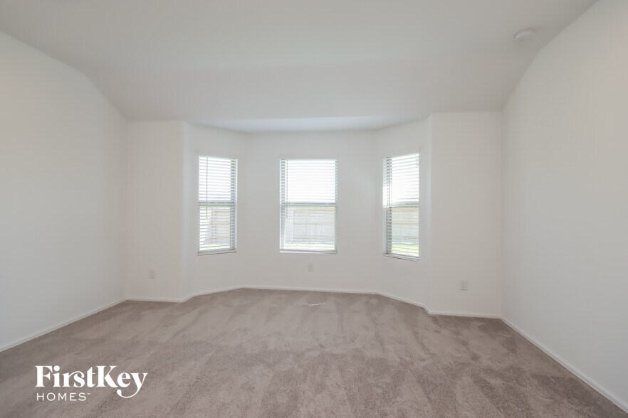 Building Photo - 26634 Daylily Grove St