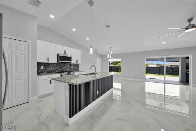 Building Photo - 3095 NW 4th Pl