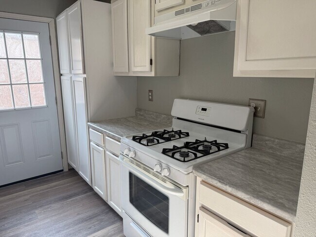 Building Photo - Remodeled 3 Br, 2 Ba, with major appliances