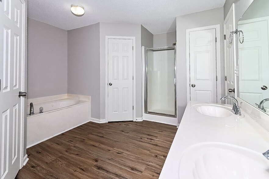 Building Photo - 6620 Tealwood Dr