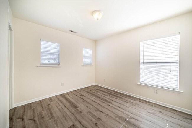 Building Photo - 718 Delta Downs Dr