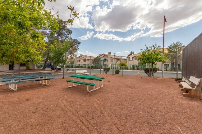 Building Photo - Remodeled 2 bedroom unit just minutes from...
