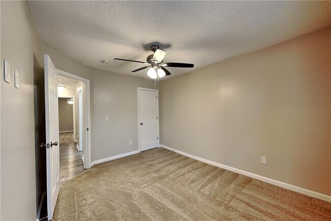 Building Photo - 4203 E Emerald Dr NW