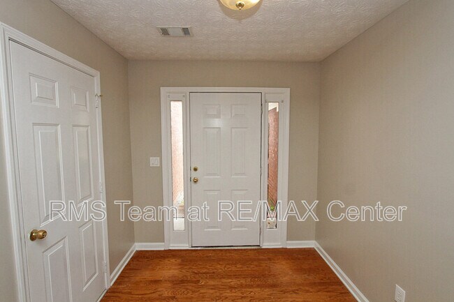 Building Photo - 1490 Creek Pointe Cir