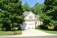 Building Photo - 2108 Summit Dr