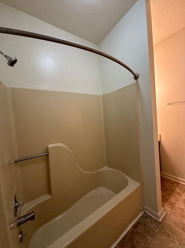 Building Photo - 526 E Main St