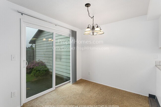 Building Photo - Cozy Two-Bedroom in Gresham - New Washer/D...