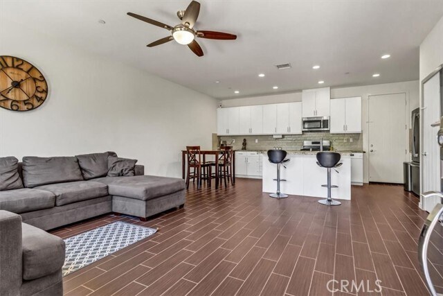 Building Photo - 30 Finch