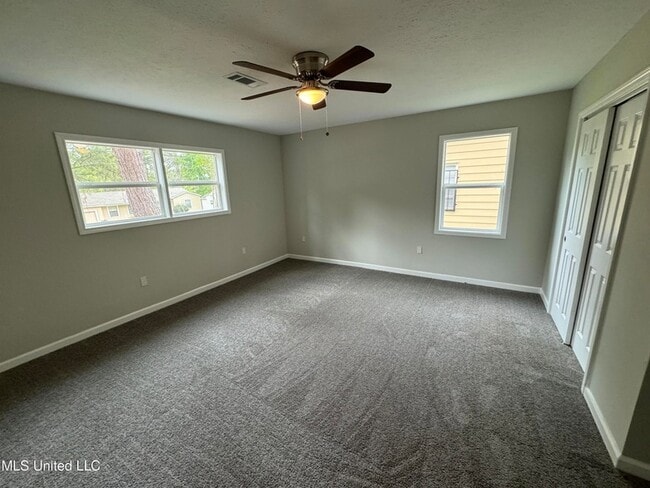 Building Photo - 742 Montclair Pl