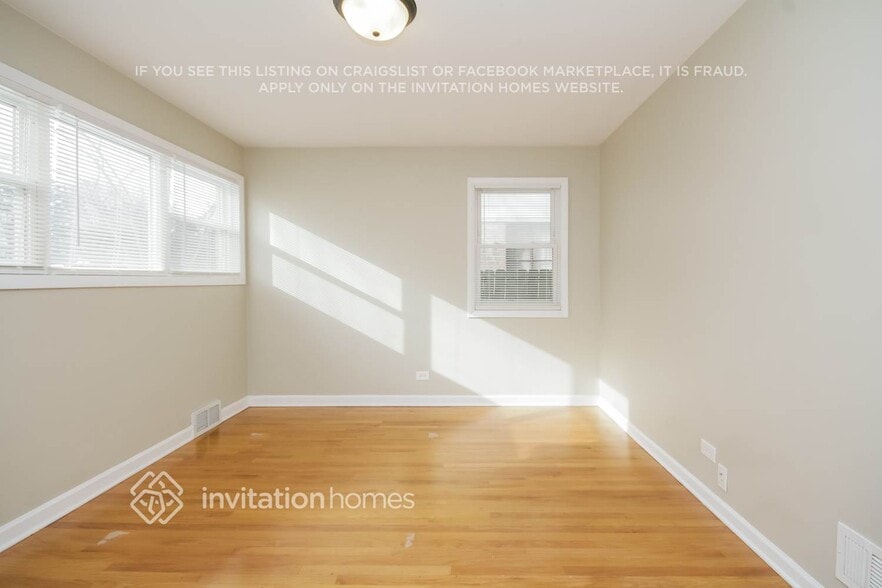 Building Photo - 5240 Lee St