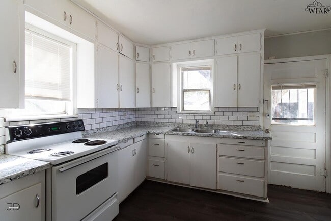 Building Photo - 2508 Marie St