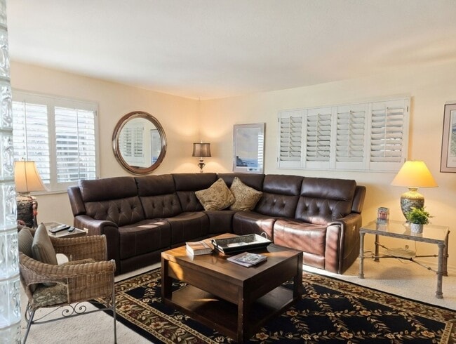 Building Photo - Furnished Single Story Home West of the Freeway