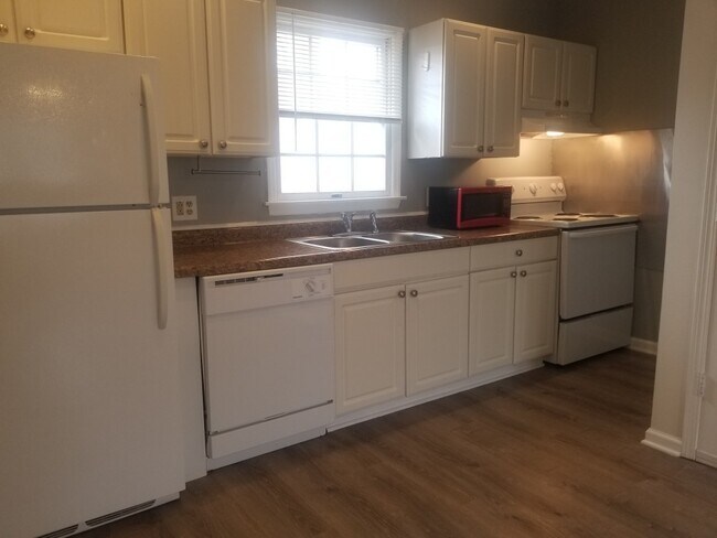 Building Photo - 918 6th St