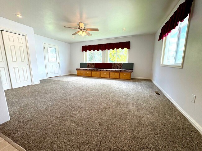 Building Photo - 3492 Stonegate Dr