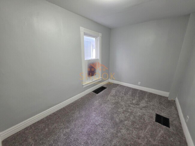 Building Photo - 822 N 7th St