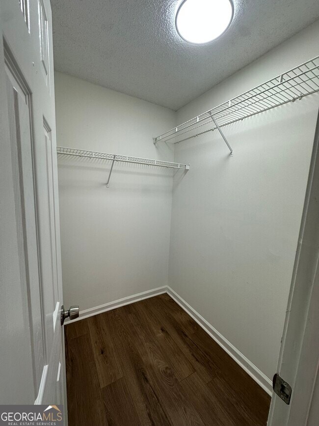 Building Photo - 6609 Saganaw Dr