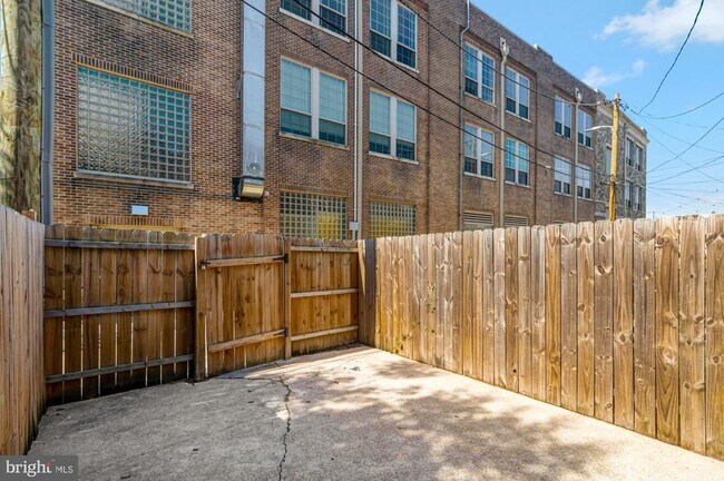 Building Photo - 521 E 23rd St