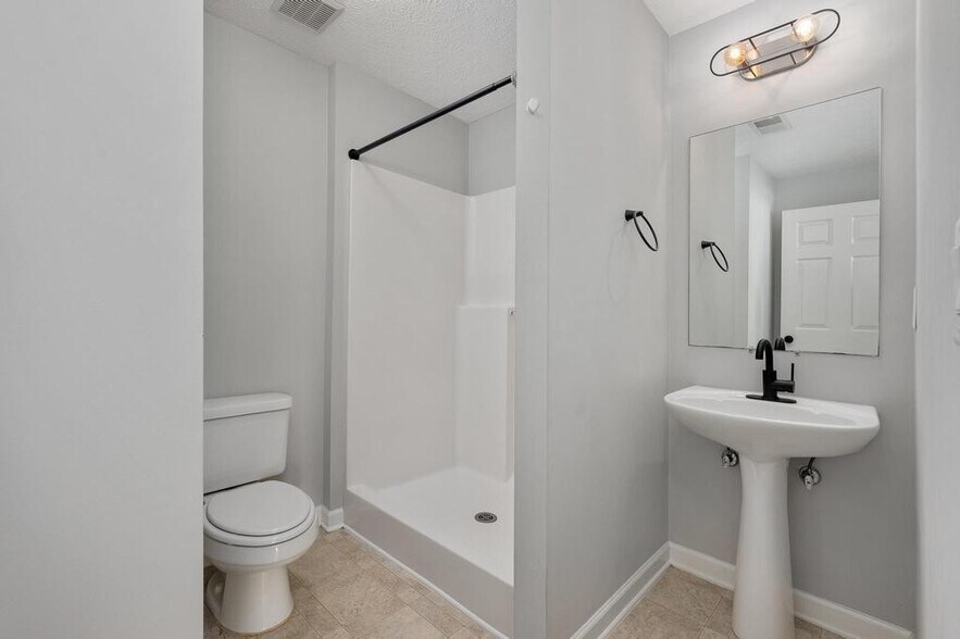 Building Photo - 7333 Althorp Way