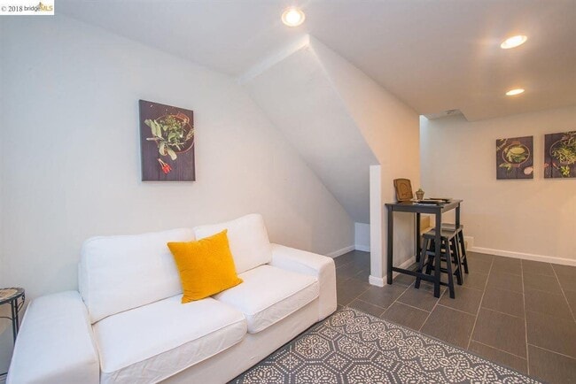 Building Photo - Available now! Emeryville 4 bedroom 3 bath house with Studio loftspace unit