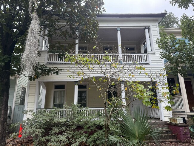 Building Photo - 1914 Barnard St
