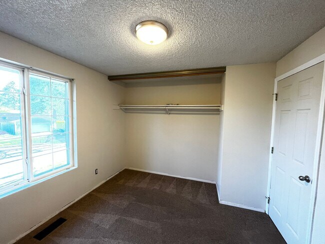 Building Photo - Excellent location at an affordable price!