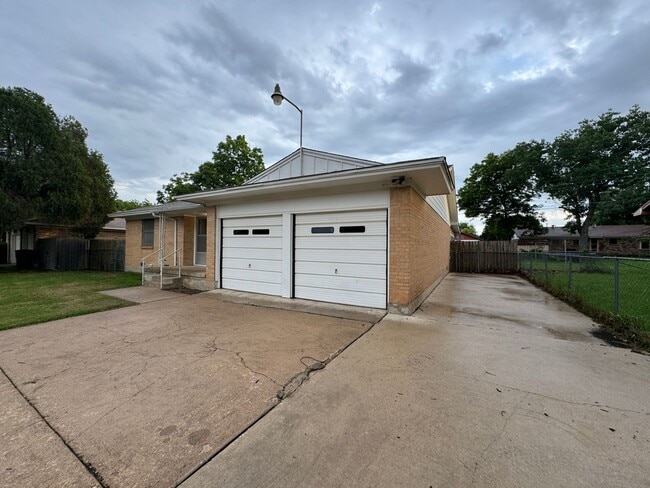 Building Photo - 360 Virtual Tour Available