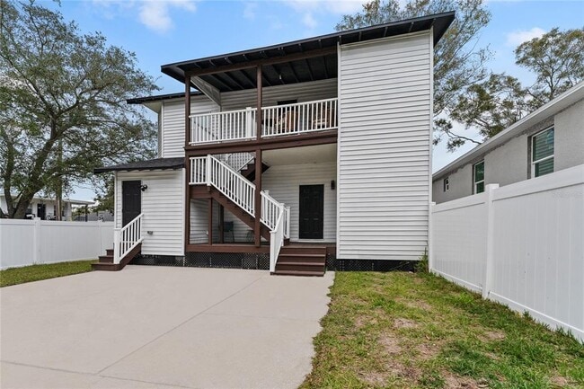 Building Photo - 680 25th Ave S